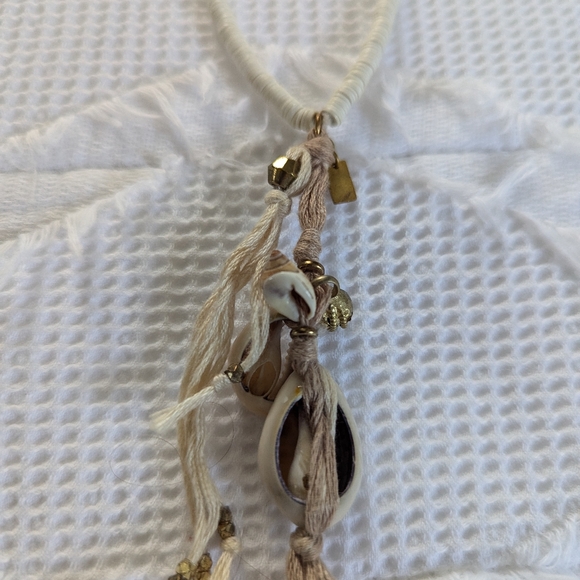 Tommy Bahama shell necklace - Picture 4 of 4